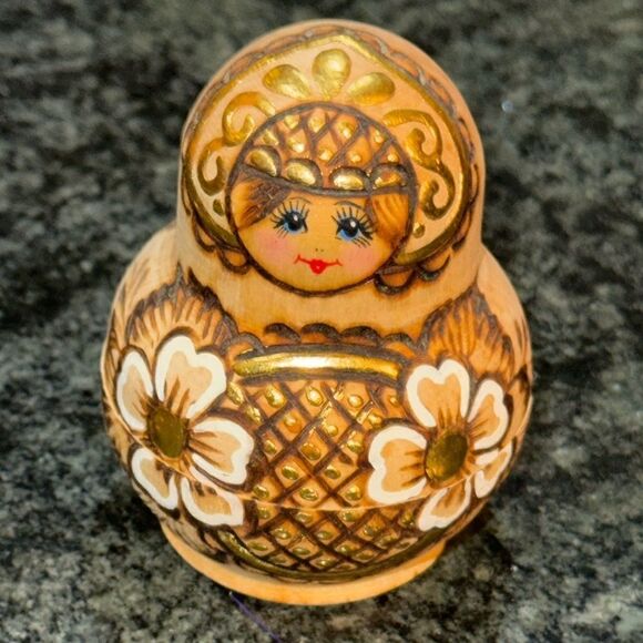 Nesting   dolls - Picture 1 of 5